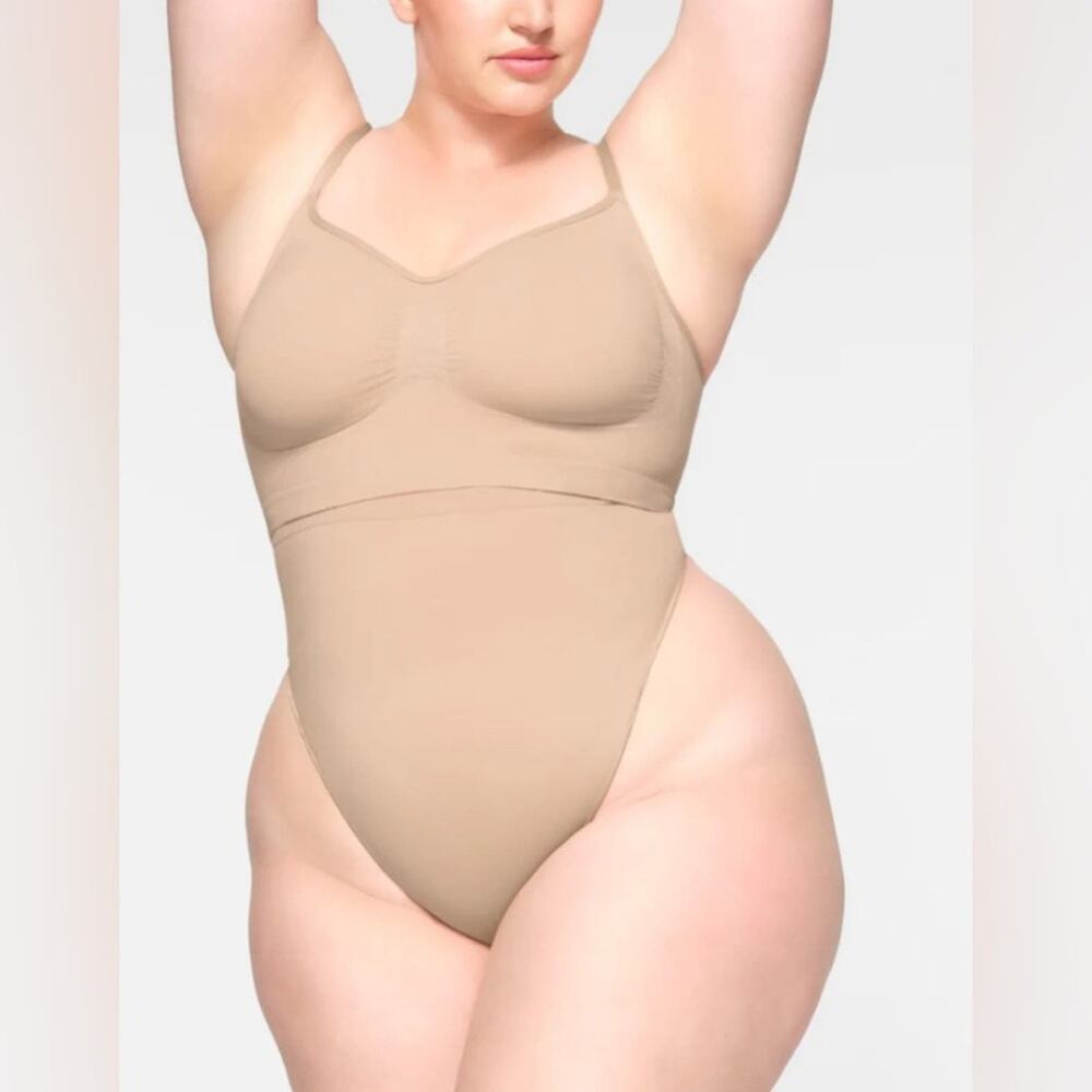 Skims seamless sculpt mid waist thong size 2X